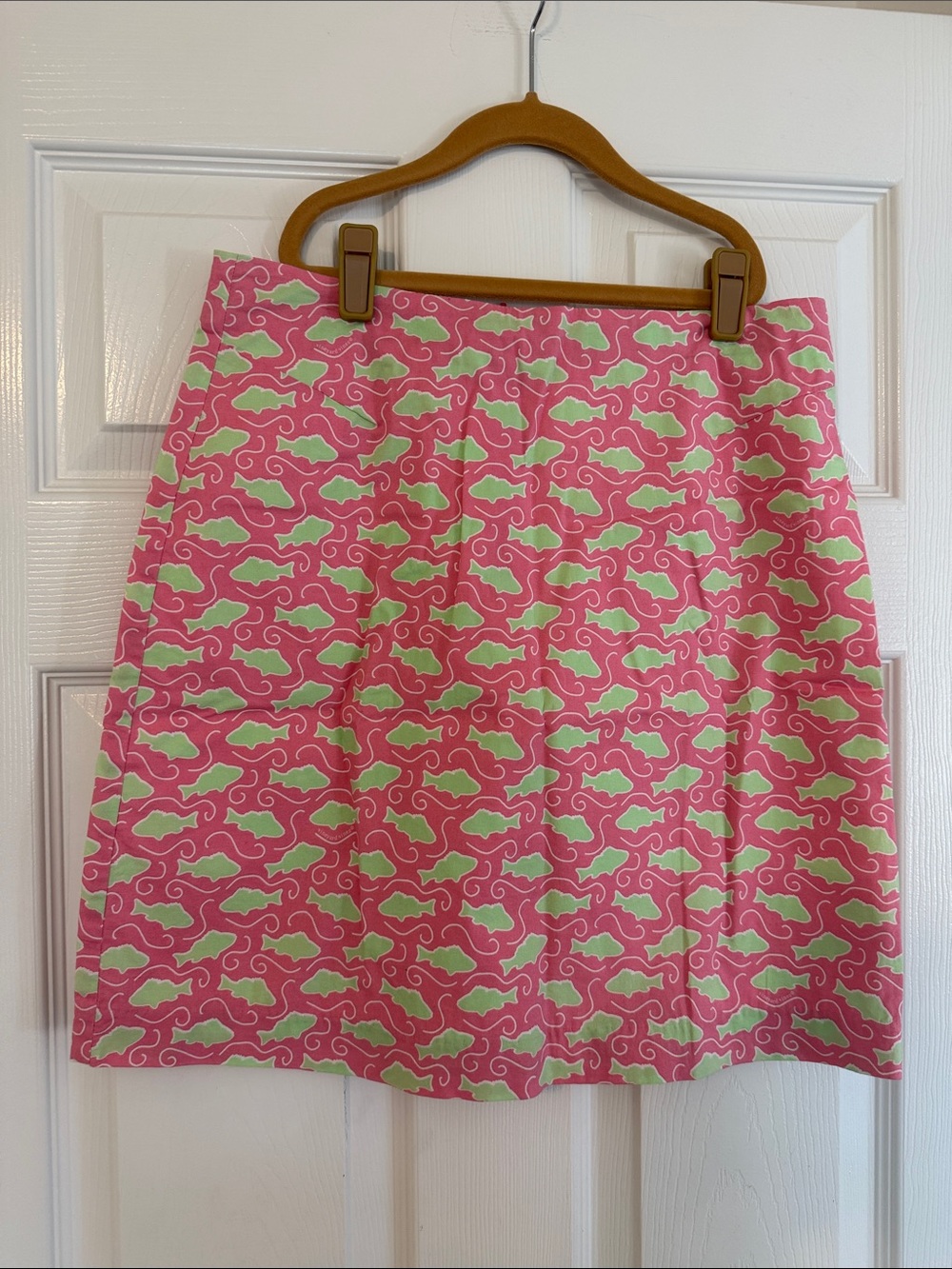 Vineyard Vines Pink Skirt with Green Motif